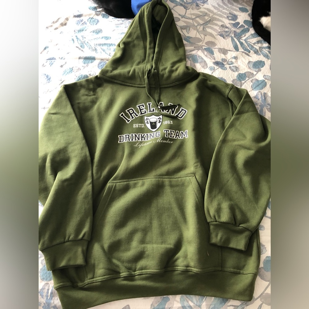 Brand new Ireland sweatshirt with hood in green. Perfect for St Patrick’s Day